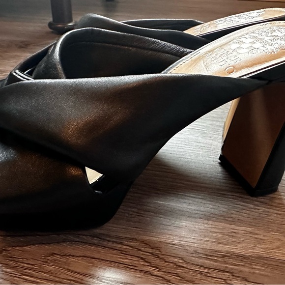 VINCE CAMUTO ELMINDI PLATFORM SANDAL - Picture 4 of 7